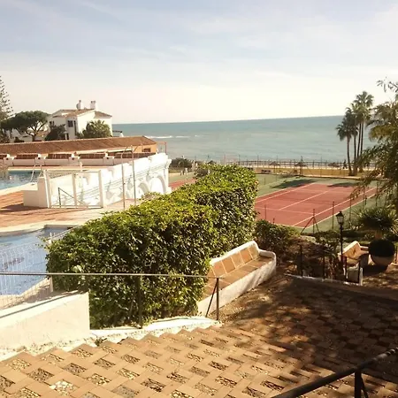Mansion Alhamar Beachfront Apartment *